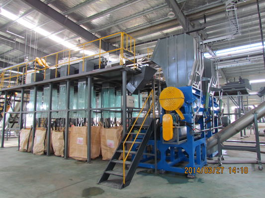 Дробилка CE пластиковая повторно используя, бутылка ЛЮБИМЦА 2000kg/H повторно используя линию