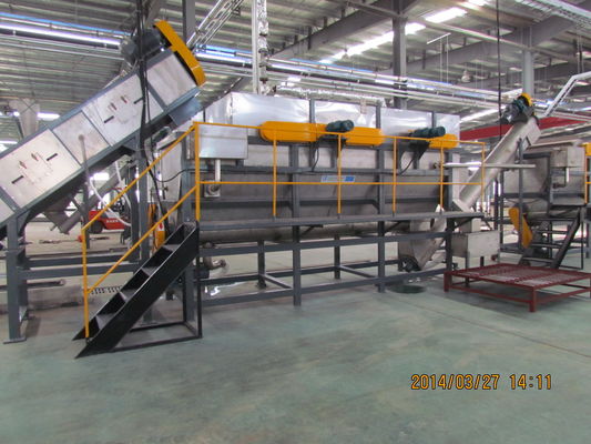 Дробилка CE пластиковая повторно используя, бутылка ЛЮБИМЦА 2000kg/H повторно используя линию
